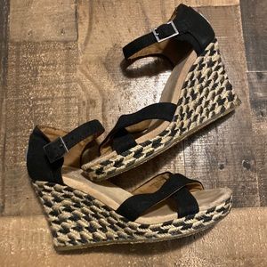 Tom’s - Super cute!